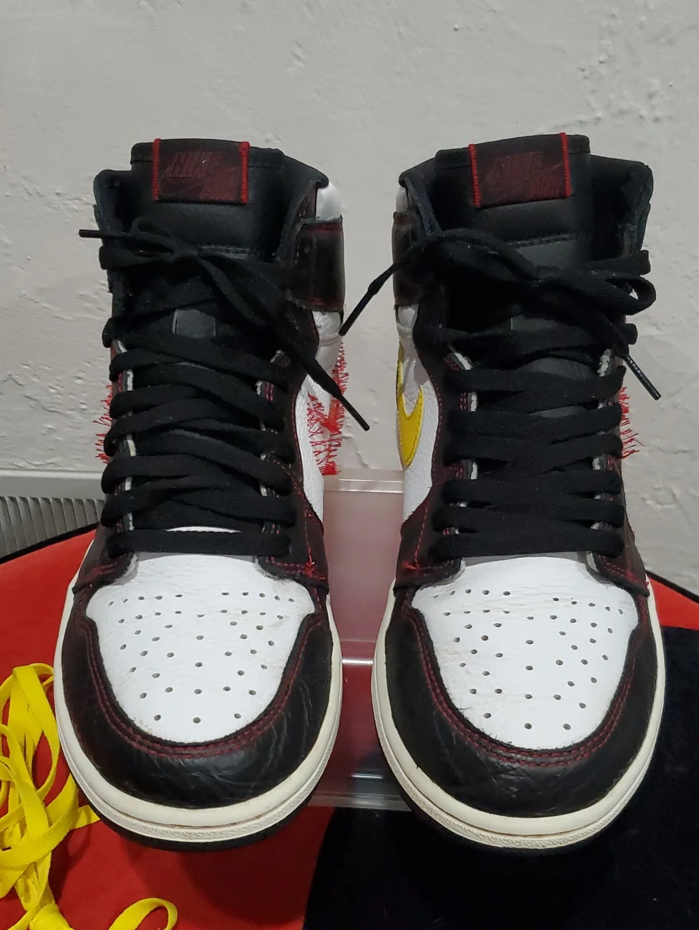 Nike Air Jordan 1 Retro High OG 'Defiant' Size 10.5